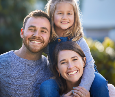 Eine Familie, Papa, Mama und Tochter